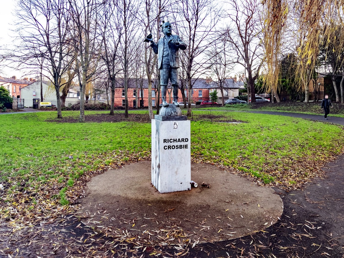  HE MADE THE FIRST HOT AIR BALLOON FLIGHT IN IRELAND FROM RANELAGH - MEMORIAL TO RICHARD CROSBIE  003