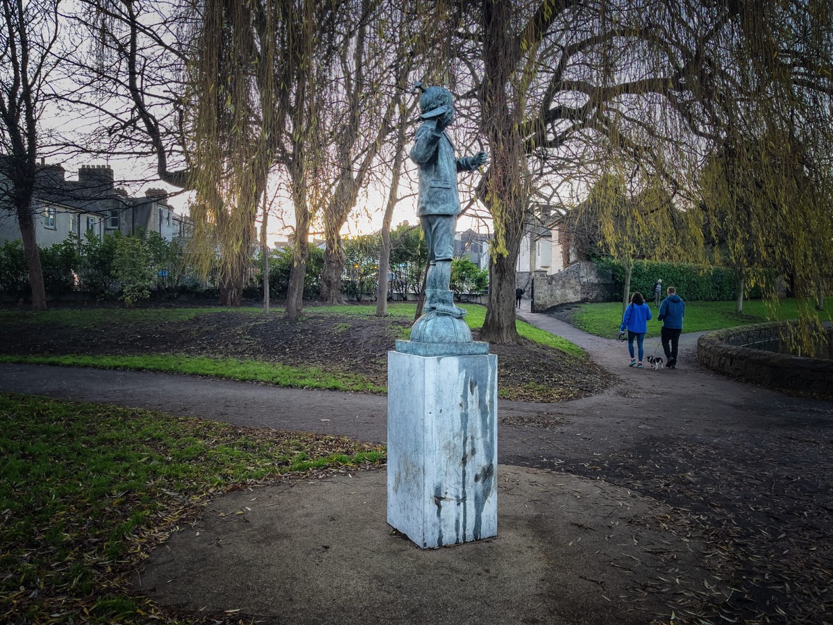  HE MADE THE FIRST HOT AIR BALLOON FLIGHT IN IRELAND FROM RANELAGH - MEMORIAL TO RICHARD CROSBIE  005