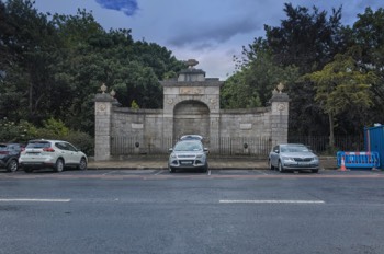 MERRION SQUARE - ONE OF FIVE GEORGIAN SQUARES IN DUBLIN 