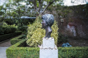  THE VERONICA GUERIN MEMORIAL BUST  AT DUBLIN CASTLE 