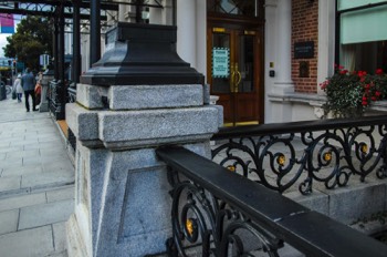  EMPTY PLINTHS OUTSIDE THE SHELBOURNE HOTEL THE STATUES ARE TO BE RETURNED  