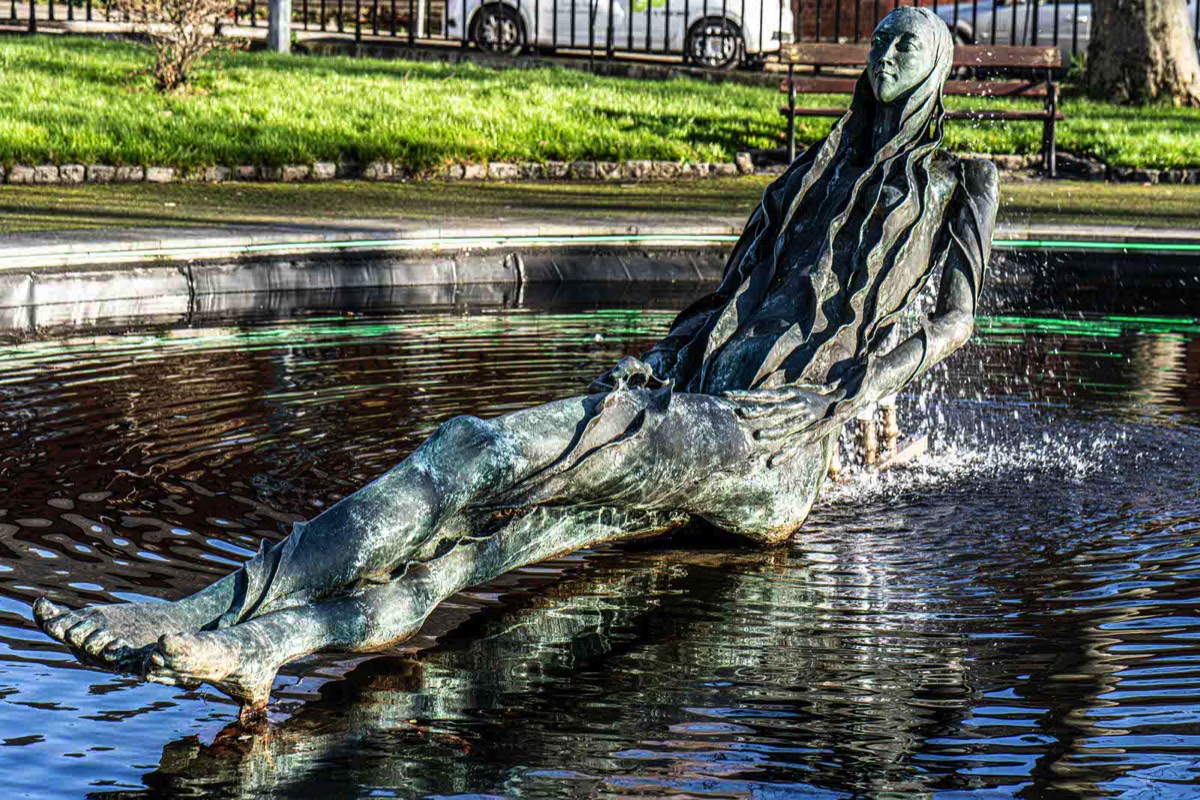 anna-livia-bronze-by-eamonn-o-doherty-locally-known-as-the-floozie-in