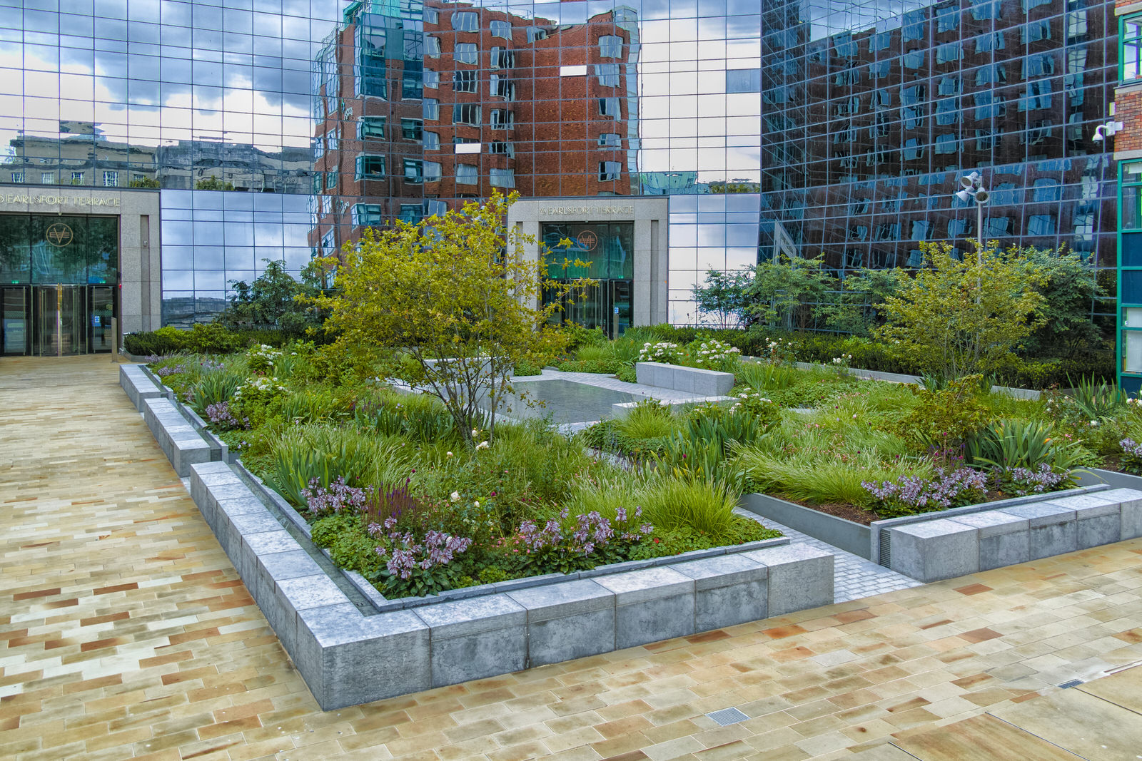  EARLSFORT TERRACE PLAZA - THE SCULPTURE FEATURING BIRDS IN FLIGHT HAS BEEN REPLACED 