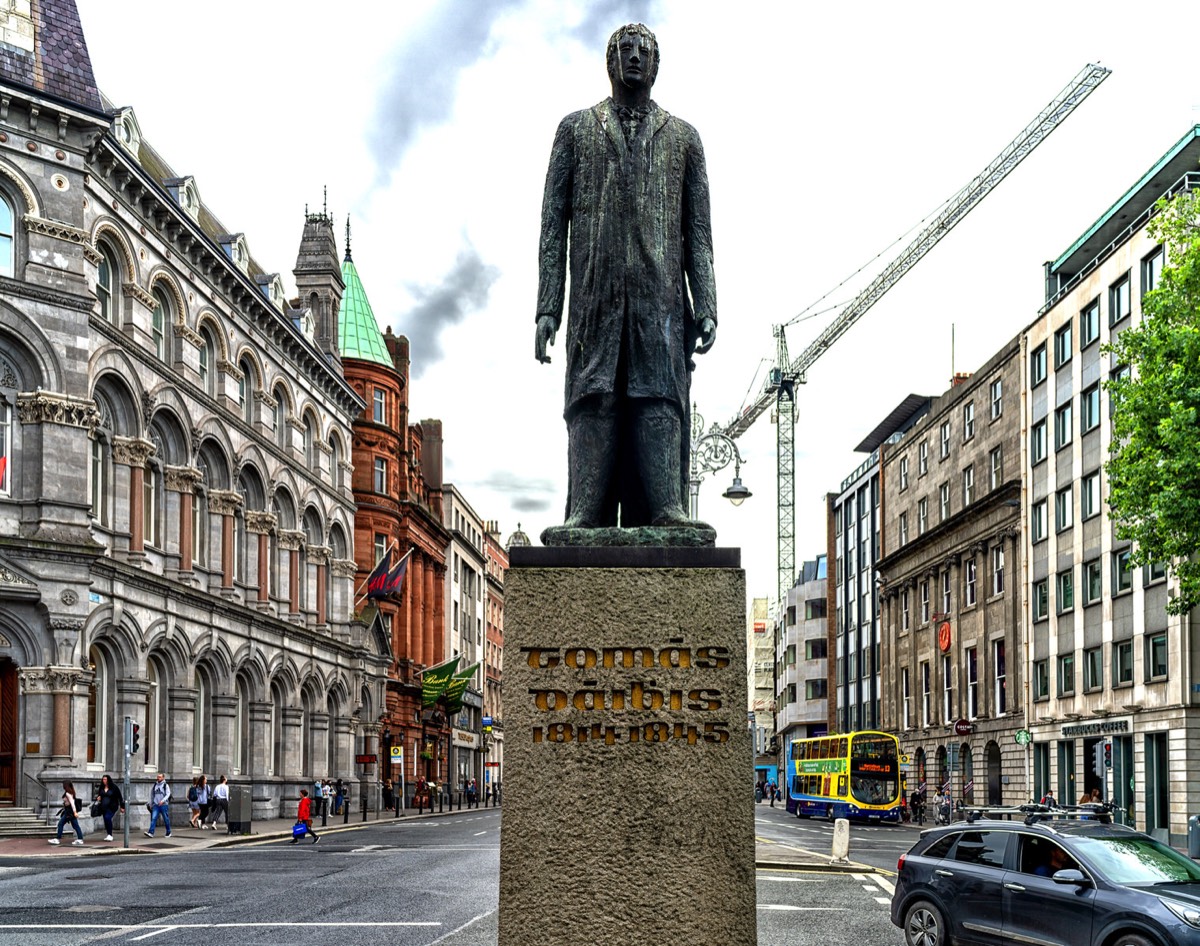 THOMAS DAVIS STATUE AND FOUNTAIN BY EDWARD DELANEY - NO WATER TO BE SEEN 004