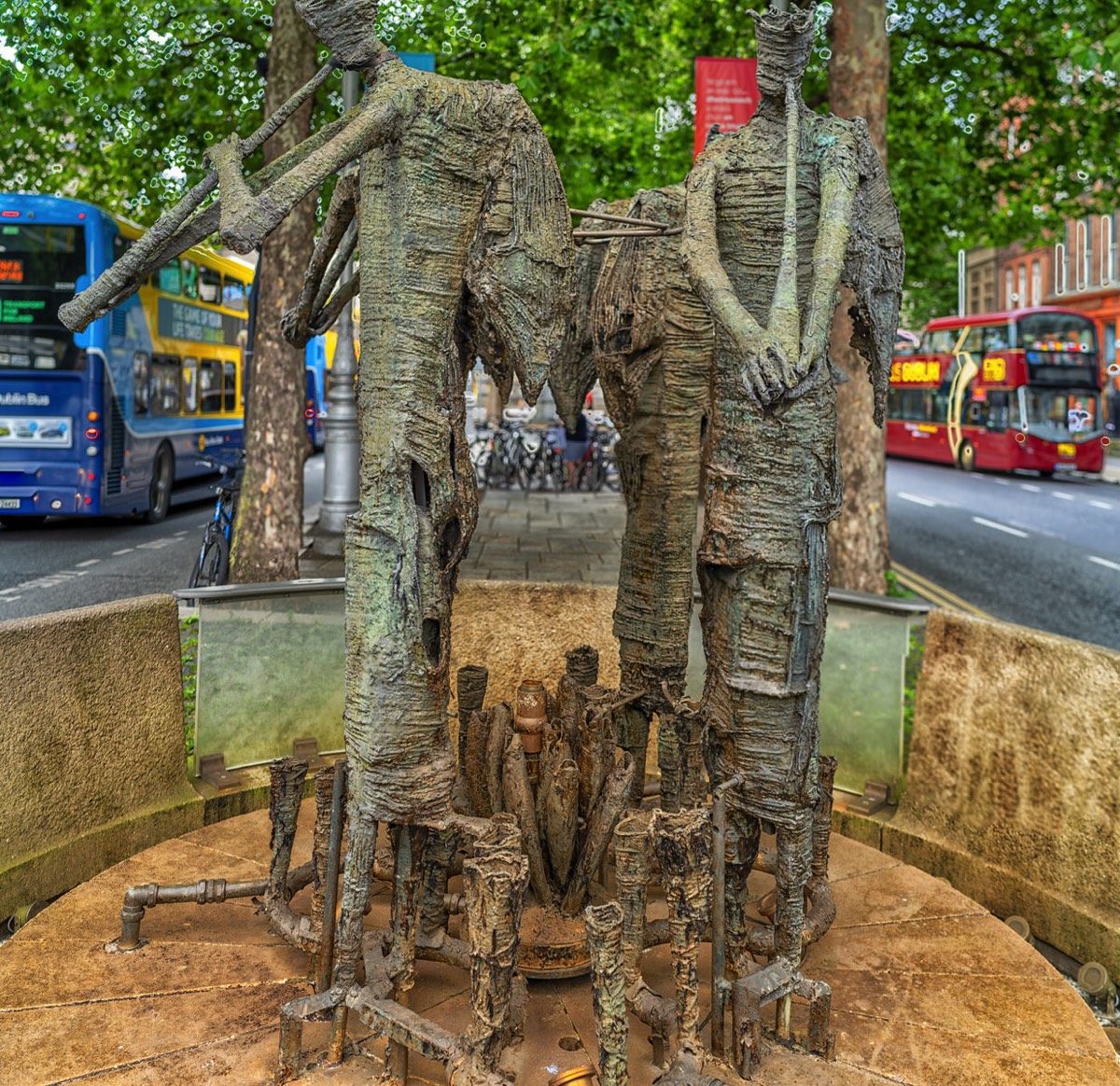 THOMAS DAVIS STATUE AND FOUNTAIN BY EDWARD DELANEY - NO WATER TO BE SEEN 005