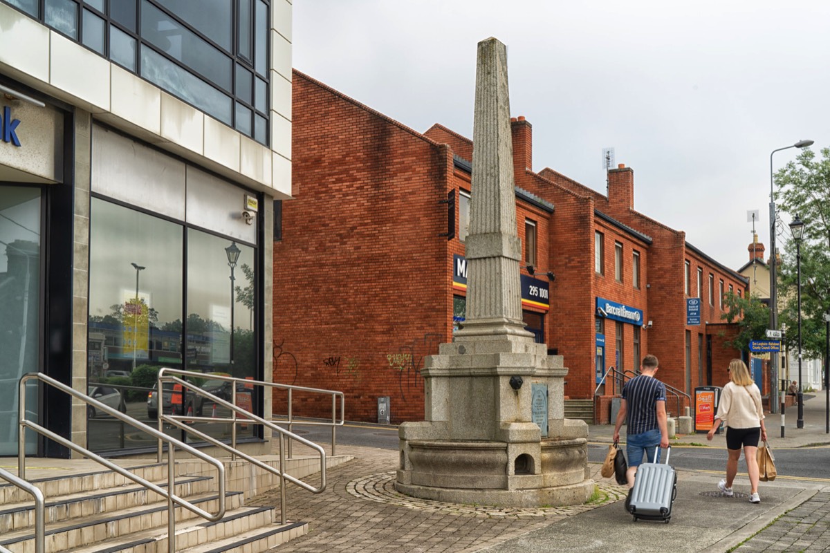 DR ISAAC USHER MONUMENT - THE DOCTOR WAS ONE OF THE FIRST PEOPLE IN IRELAND TO DIE IN A CAR ACCIDENT 001