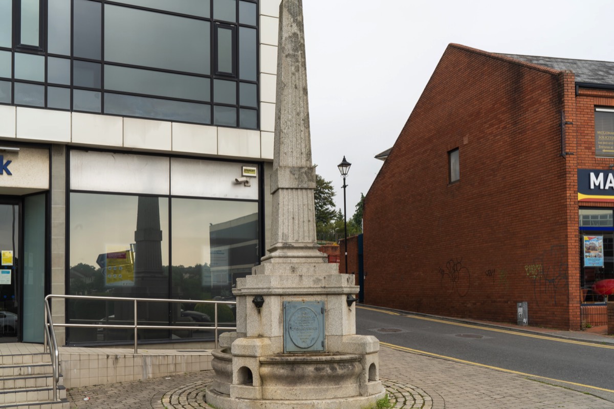 DR ISAAC USHER MONUMENT - THE DOCTOR WAS ONE OF THE FIRST PEOPLE IN IRELAND TO DIE IN A CAR ACCIDENT 002