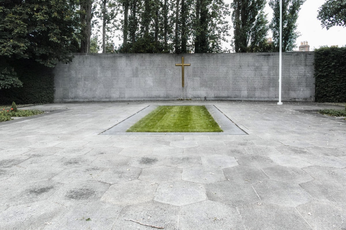 he military cemetery at Arbour Hil 009