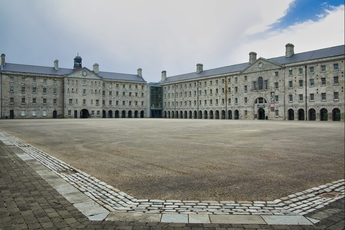 NATIONAL MUSEUM OF IRELAND - DECORATIVE ARTS AND HISTORY 011