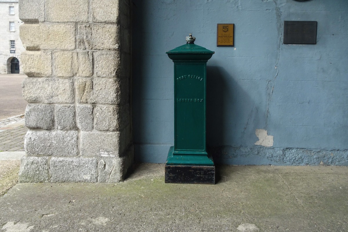 ASHWORTH PILLAR BOX - ONLY SURVIVING EXAMPLE  001