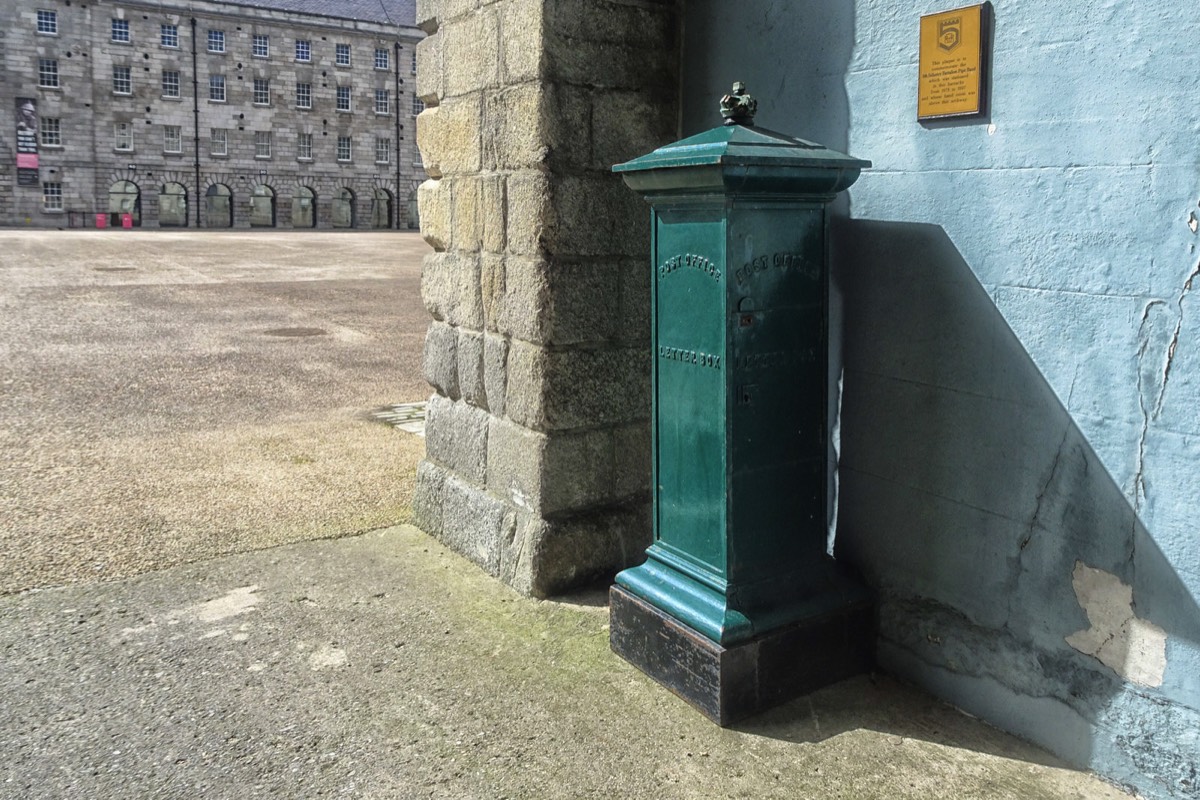 ASHWORTH PILLAR BOX - ONLY SURVIVING EXAMPLE  004