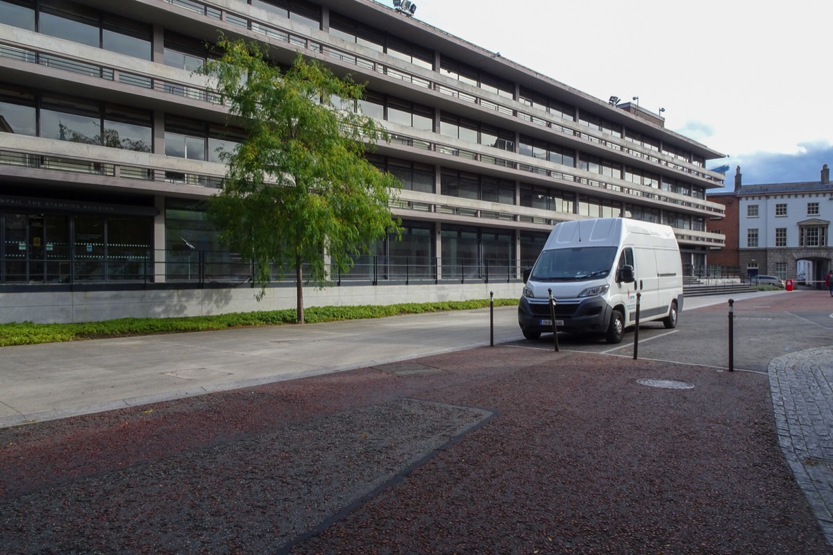 DUBLIN CASTLE IS LIKE A GHOST CASTLE - WHERE HAVE ALL THE PEOPLE GONE  001