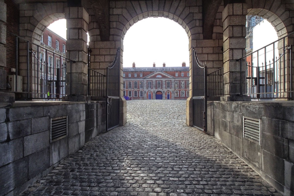 DUBLIN CASTLE IS LIKE A GHOST CASTLE - WHERE HAVE ALL THE PEOPLE GONE  005