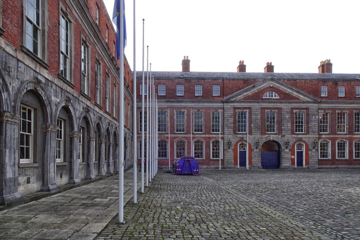 DUBLIN CASTLE IS LIKE A GHOST CASTLE - WHERE HAVE ALL THE PEOPLE GONE  009