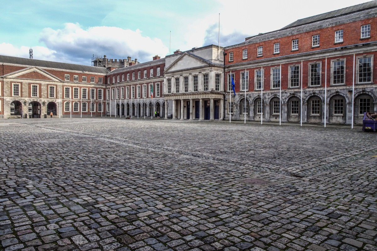 DUBLIN CASTLE IS LIKE A GHOST CASTLE - WHERE HAVE ALL THE PEOPLE GONE  015
