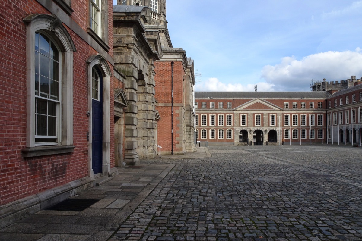 DUBLIN CASTLE IS LIKE A GHOST CASTLE - WHERE HAVE ALL THE PEOPLE GONE  016