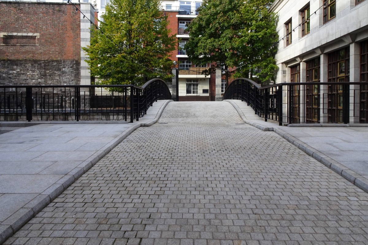 DUBLIN CASTLE IS LIKE A GHOST CASTLE - WHERE HAVE ALL THE PEOPLE GONE  020