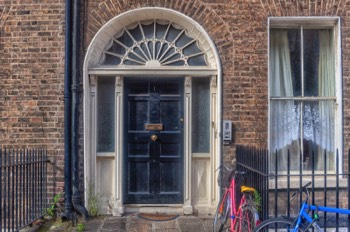  THE DOORS OF DUBLIN - UPPER MOUNT STREET 