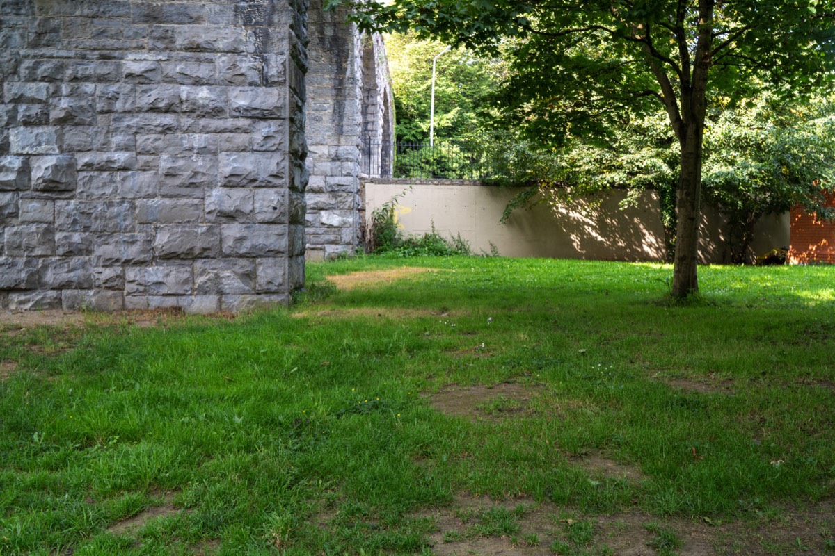 THE NINE ARCHES VIADUCT AND THE OLD LAUNDRY CHIMNEY 009