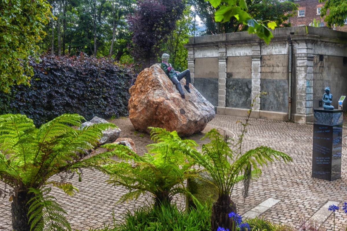 THE THREE ELEMENTS TO THE OSCAR WILDE SCULPTURE BY DANNY OSBORNE  - MERRION SQUARE PUBLIC PARK  014