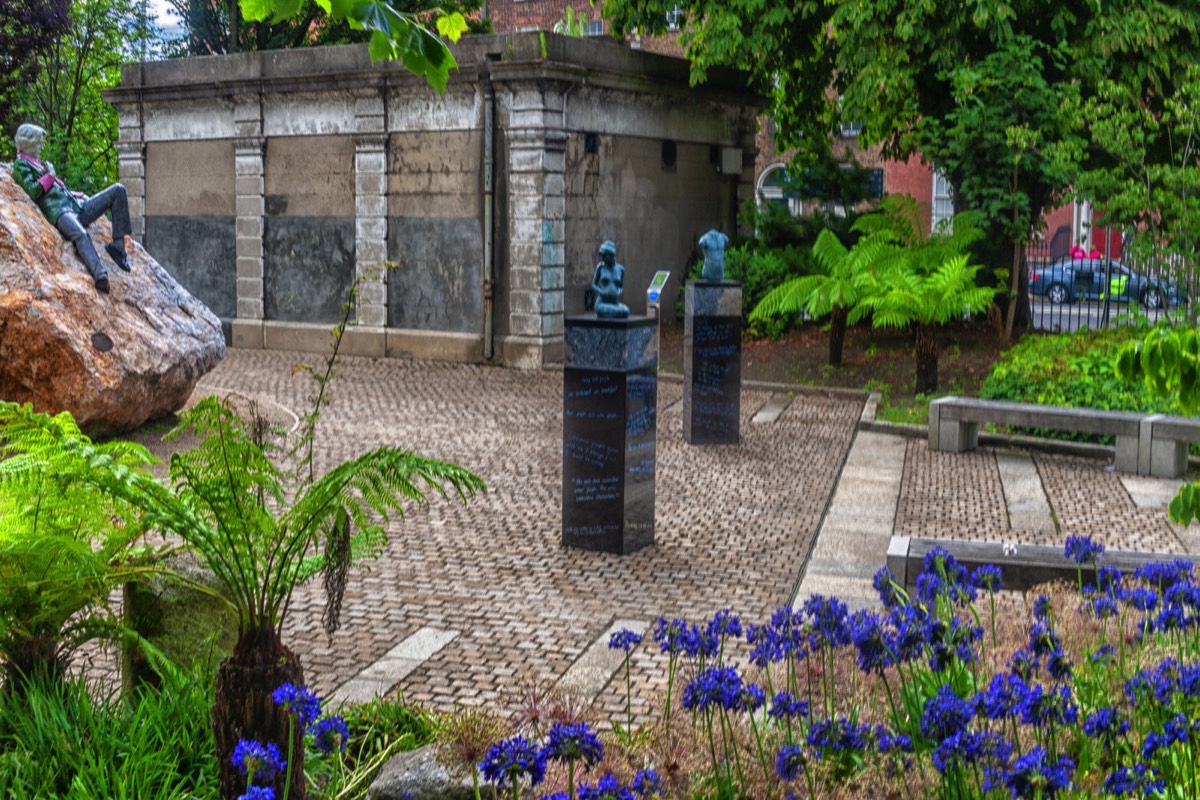 THE THREE ELEMENTS TO THE OSCAR WILDE SCULPTURE BY DANNY OSBORNE  - MERRION SQUARE PUBLIC PARK  015