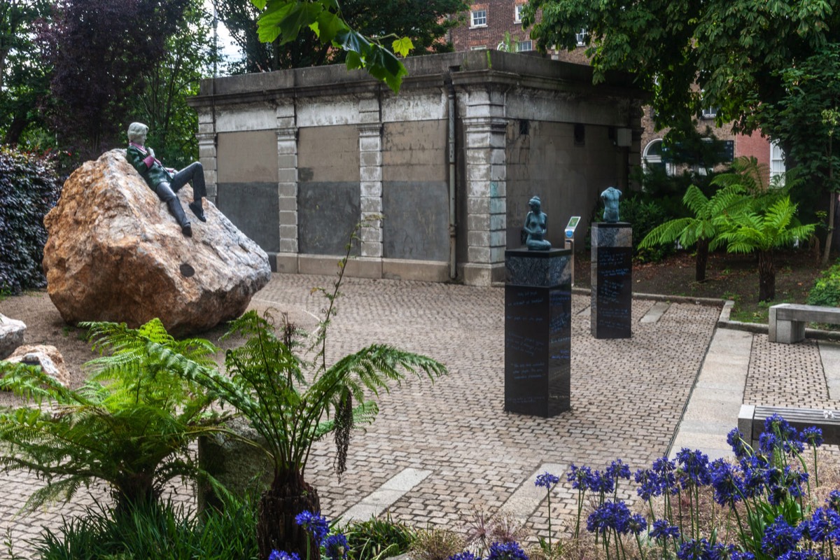 THE THREE ELEMENTS TO THE OSCAR WILDE SCULPTURE BY DANNY OSBORNE  - MERRION SQUARE PUBLIC PARK  016