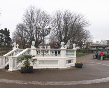  THE VERY POPULAR PEOPLES PARK IN DUN LAOGHAIRE 