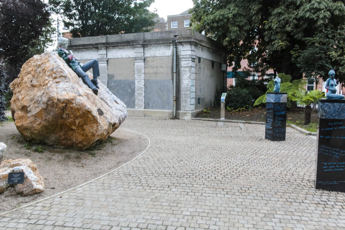 OSCAR WILDE SCULPTURE BY DANNY OSBORNE - THREE ELEMENTS 015