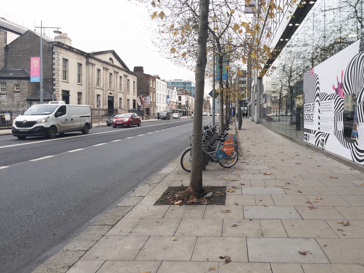 DUBLINBIKES DOCKING STATION 32 ON PEARSE STREET 002