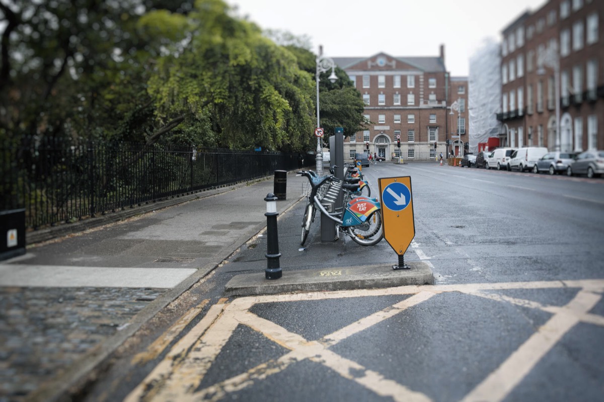 DUBLINBIKES DOCKING STATION 25 - MERRION SQUARE 003