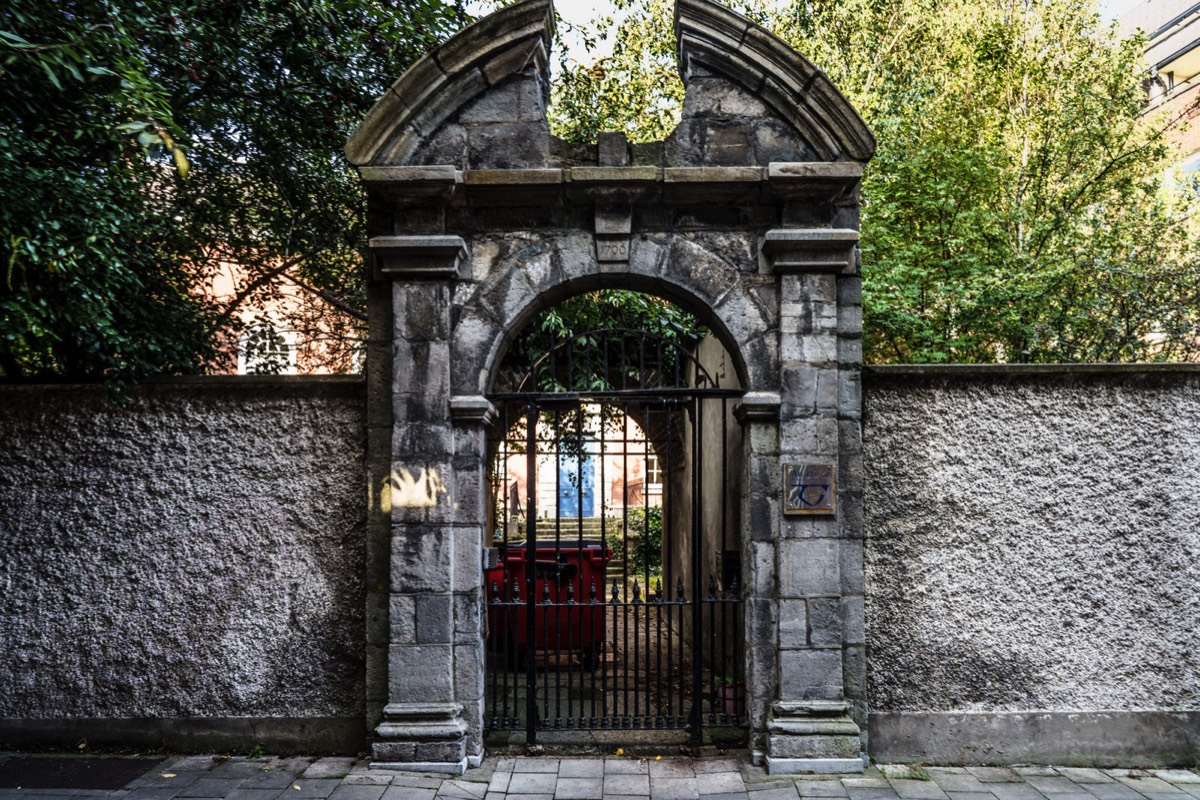 BACK LANE NEAR CHRIST CHURCH CATHEDRAL 004