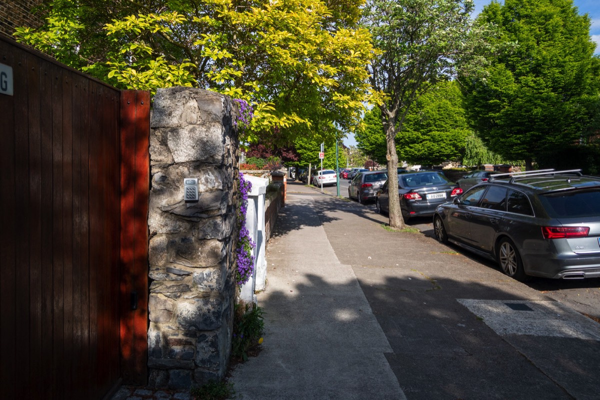 GARVILLE AVENUE CONNECTS BRIGHTON SQUARE TO RATHGAR ROAD 003