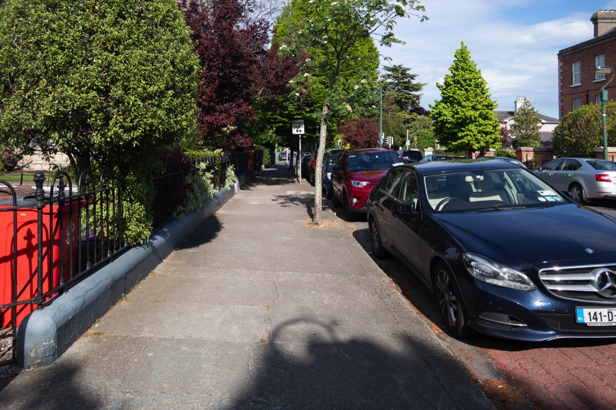 GARVILLE AVENUE CONNECTS BRIGHTON SQUARE TO RATHGAR ROAD 006