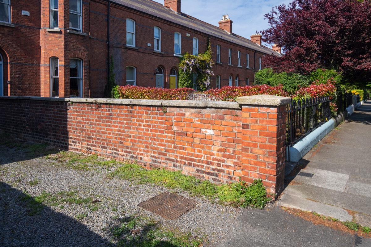 GARVILLE AVENUE CONNECTS BRIGHTON SQUARE TO RATHGAR ROAD 011