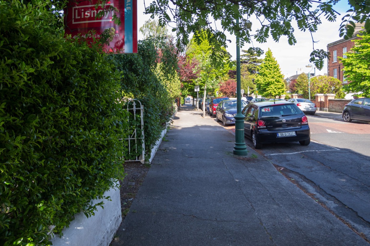 GARVILLE AVENUE CONNECTS BRIGHTON SQUARE TO RATHGAR ROAD 015