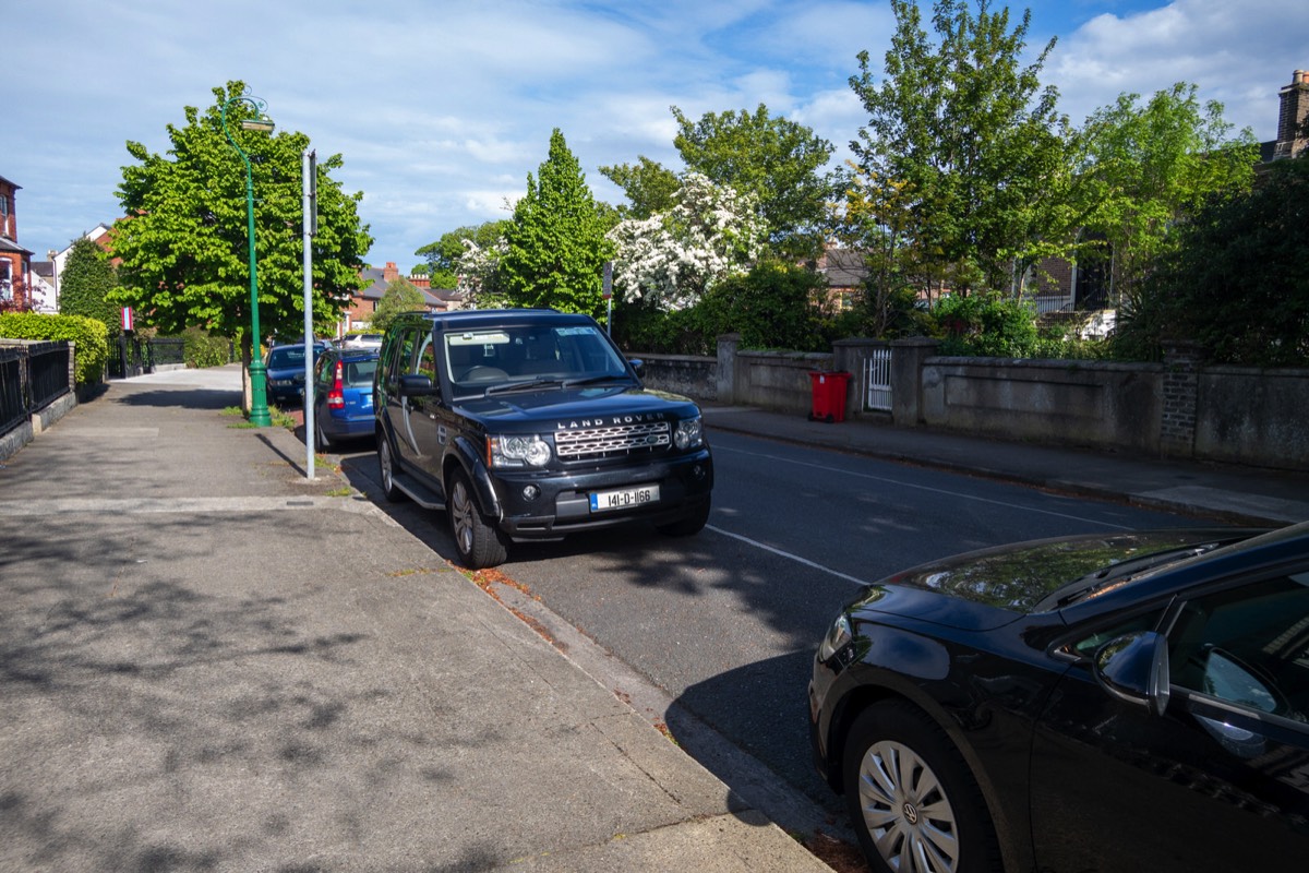 GARVILLE AVENUE CONNECTS BRIGHTON SQUARE TO RATHGAR ROAD 018