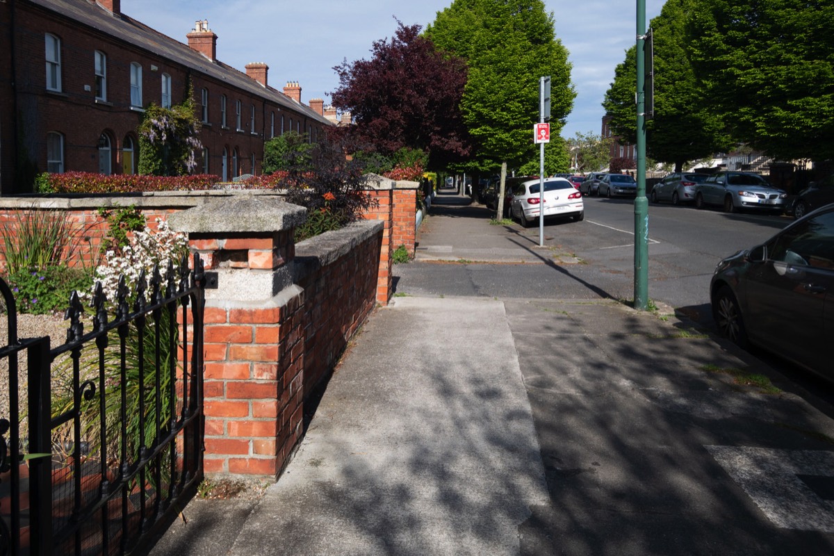 GARVILLE AVENUE CONNECTS BRIGHTON SQUARE TO RATHGAR ROAD 010