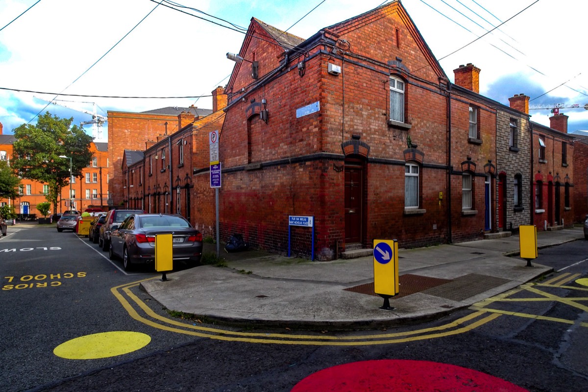 PENCIL SHAPED BOLLARDS  AND THE FRANCIS STREET SCHOOL ZONE  ON JOHN DILLON STREET - ST NICHOLAS PLACE - CLARENCE MANGAN SQUARE 001