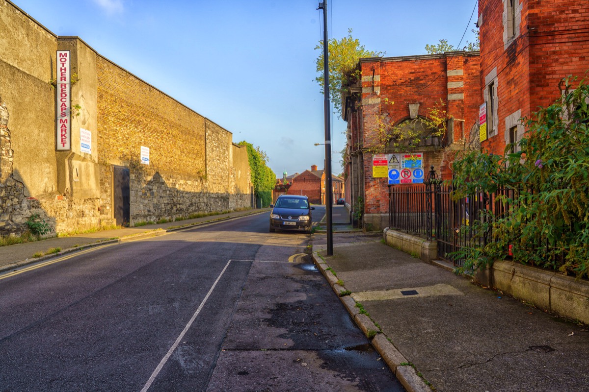 LAMB ALLEY - WHERE THERE IS A SECTION OF THE OLD CITY WALL 001