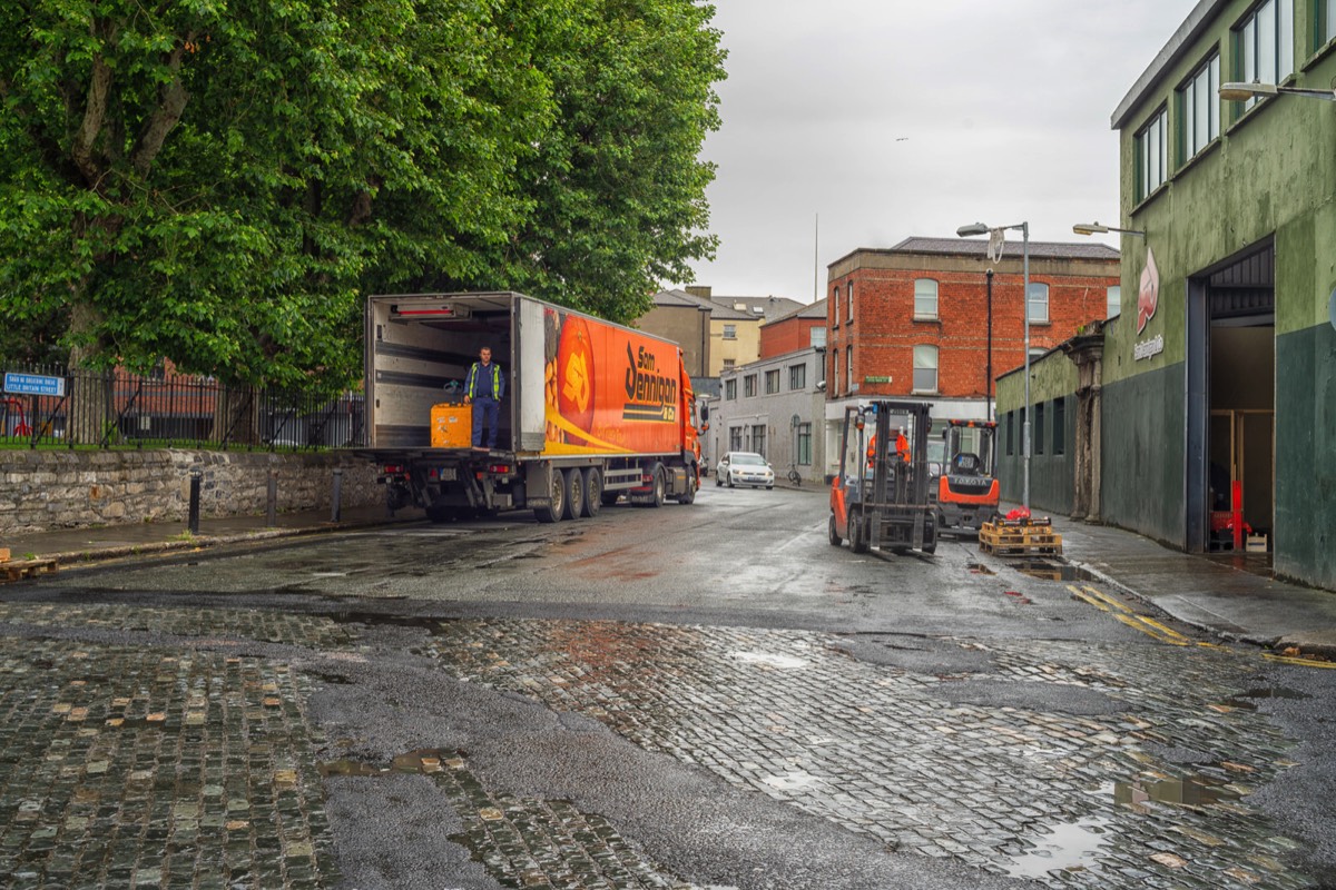 Little Britain Street was immortalised as the location of Barney Kiernan’s pub 004