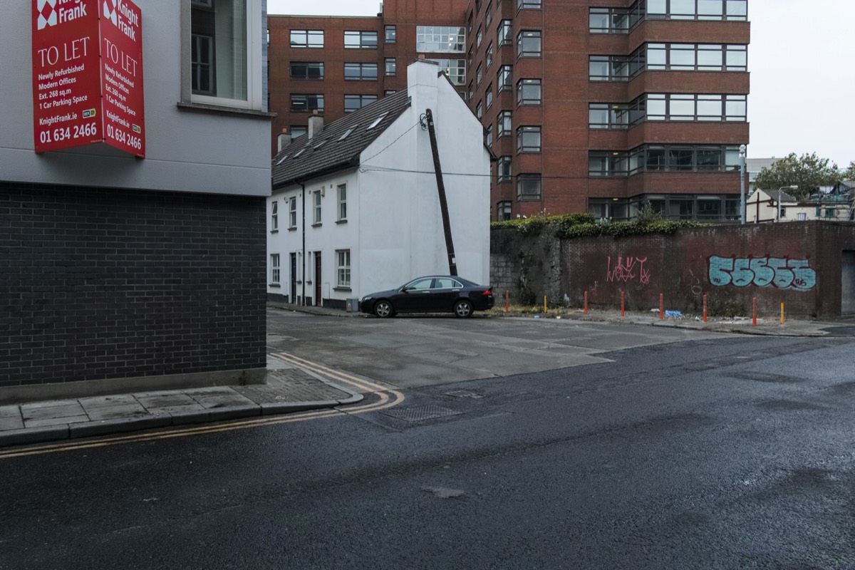 etween Harcourt and Charlemont tram stops the green line Luas turns off Adelaide Road onto Peters Place 004