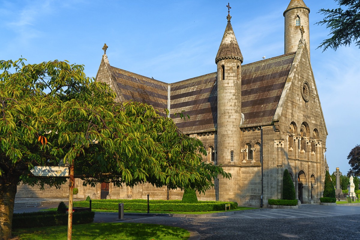 A VISIT TO GLASNEVIN CEMETERY A FEW MINUTES BEFORE IT CLOSED FOR THE DAY 005