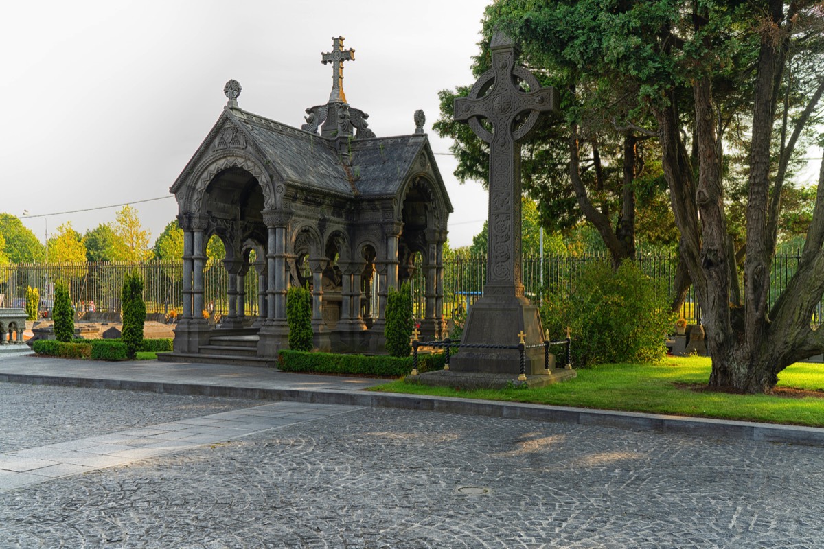 A VISIT TO GLASNEVIN CEMETERY A FEW MINUTES BEFORE IT CLOSED FOR THE DAY 006