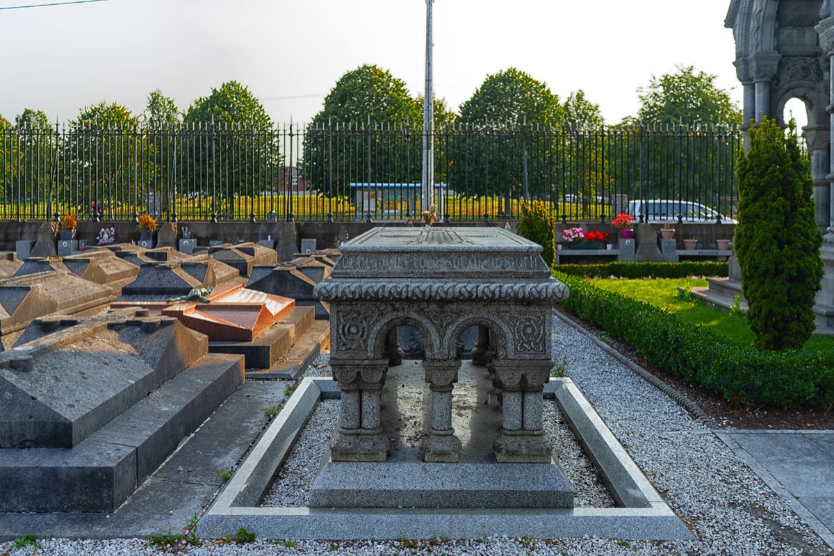 A VISIT TO GLASNEVIN CEMETERY A FEW MINUTES BEFORE IT CLOSED FOR THE DAY 008