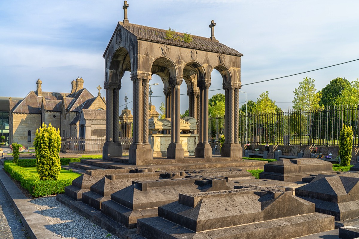 A VISIT TO GLASNEVIN CEMETERY A FEW MINUTES BEFORE IT CLOSED FOR THE DAY 010