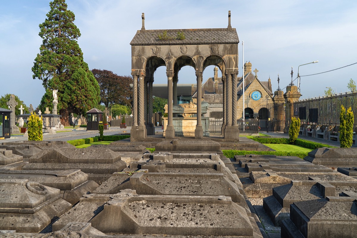 A VISIT TO GLASNEVIN CEMETERY A FEW MINUTES BEFORE IT CLOSED FOR THE DAY 012