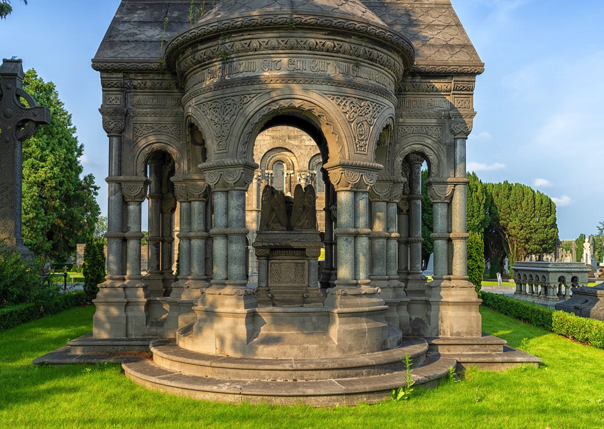 A VISIT TO GLASNEVIN CEMETERY A FEW MINUTES BEFORE IT CLOSED FOR THE DAY 016