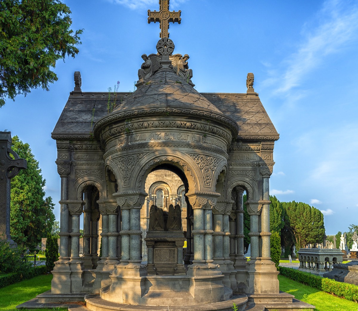 A VISIT TO GLASNEVIN CEMETERY A FEW MINUTES BEFORE IT CLOSED FOR THE DAY 018