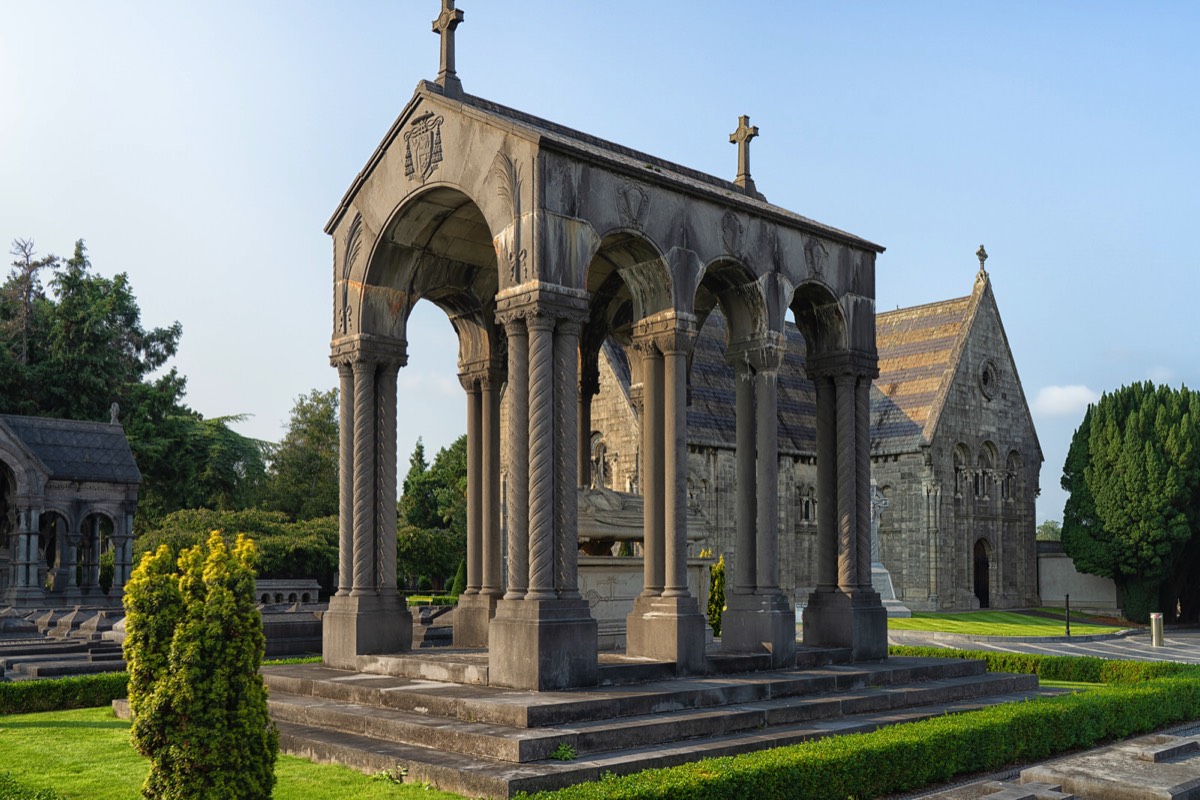 A VISIT TO GLASNEVIN CEMETERY A FEW MINUTES BEFORE IT CLOSED FOR THE DAY 019