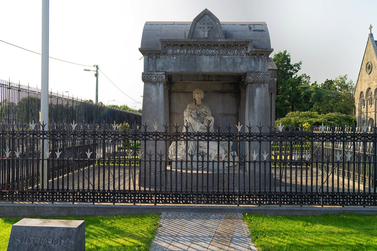 A VISIT TO GLASNEVIN CEMETERY A FEW MINUTES BEFORE IT CLOSED FOR THE DAY 022